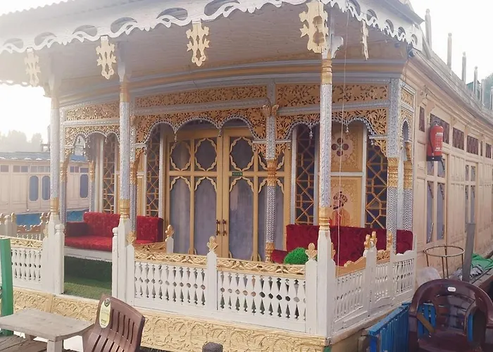 Heritage Geneva House Boat