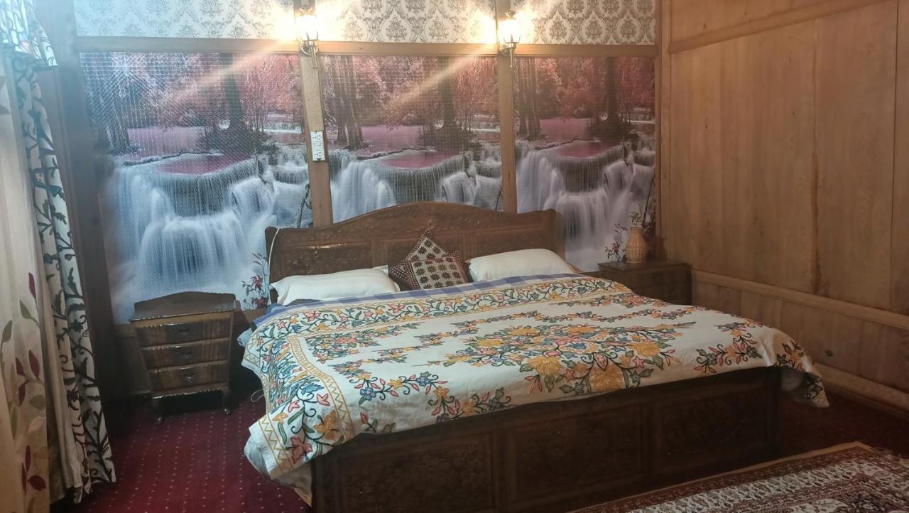 Heritage Geneva House Boat Botel Srinagar (Jammu and Kashmir)