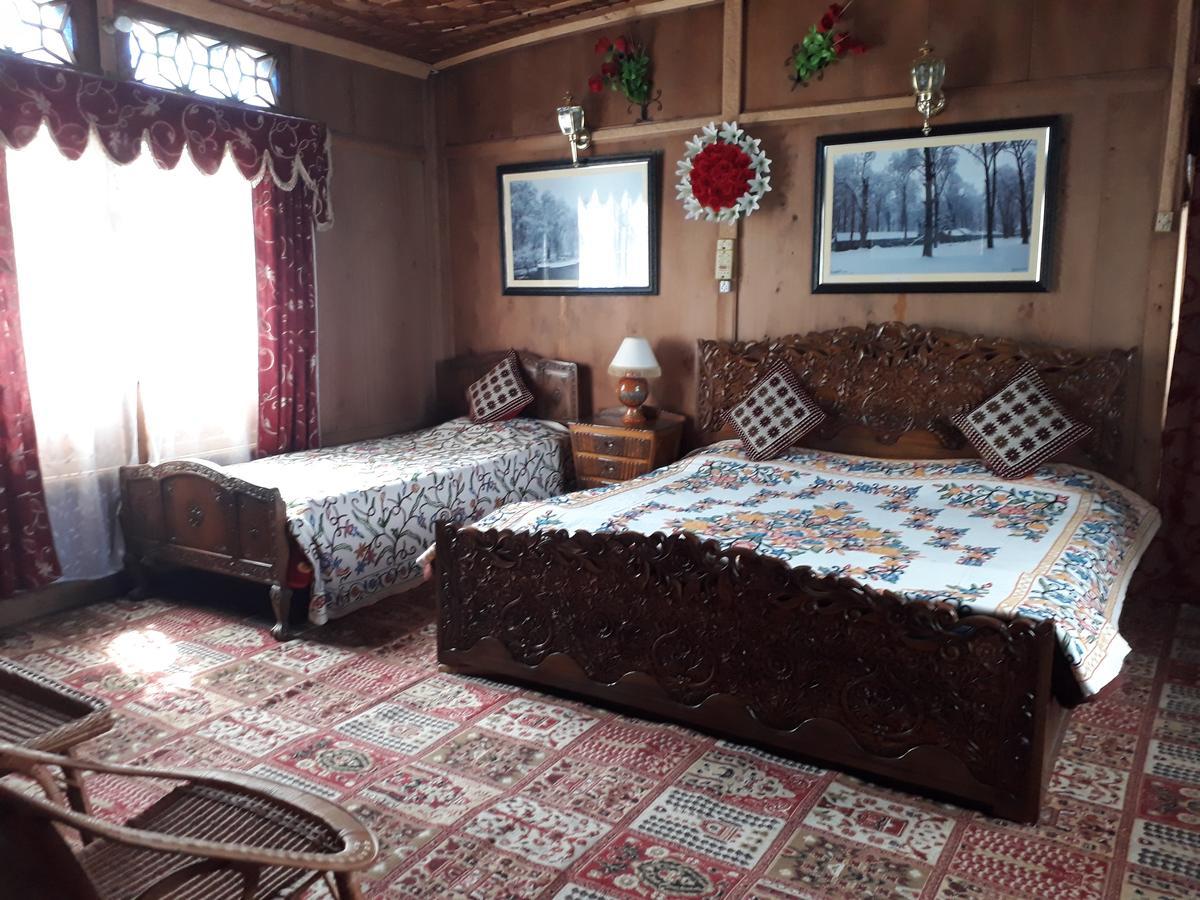 Heritage Geneva House Boat 3*