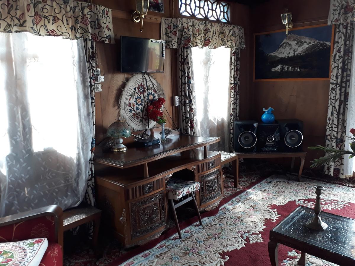 Heritage Geneva House Boat Botel 3*