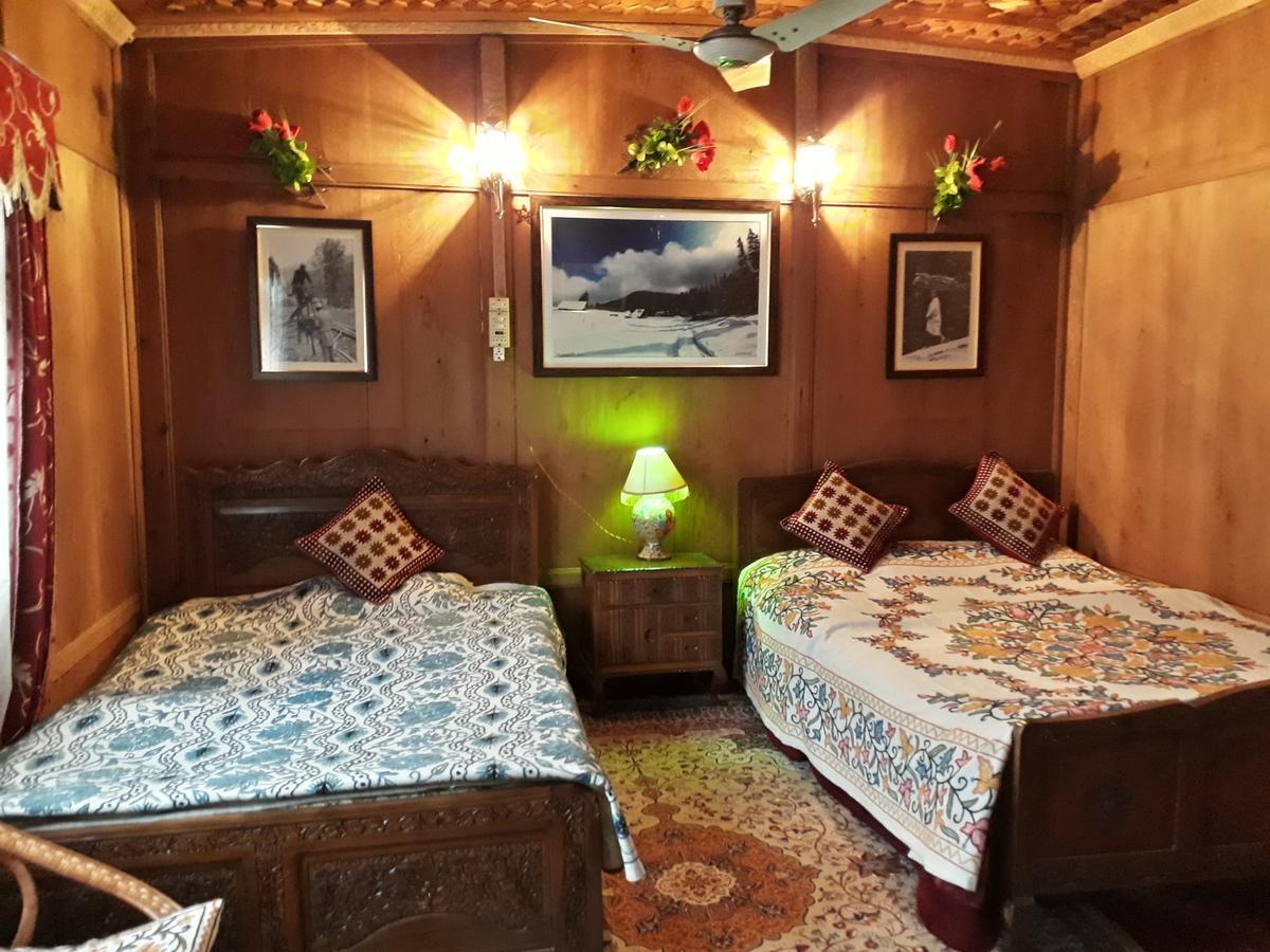 Heritage Geneva House Boat 3*