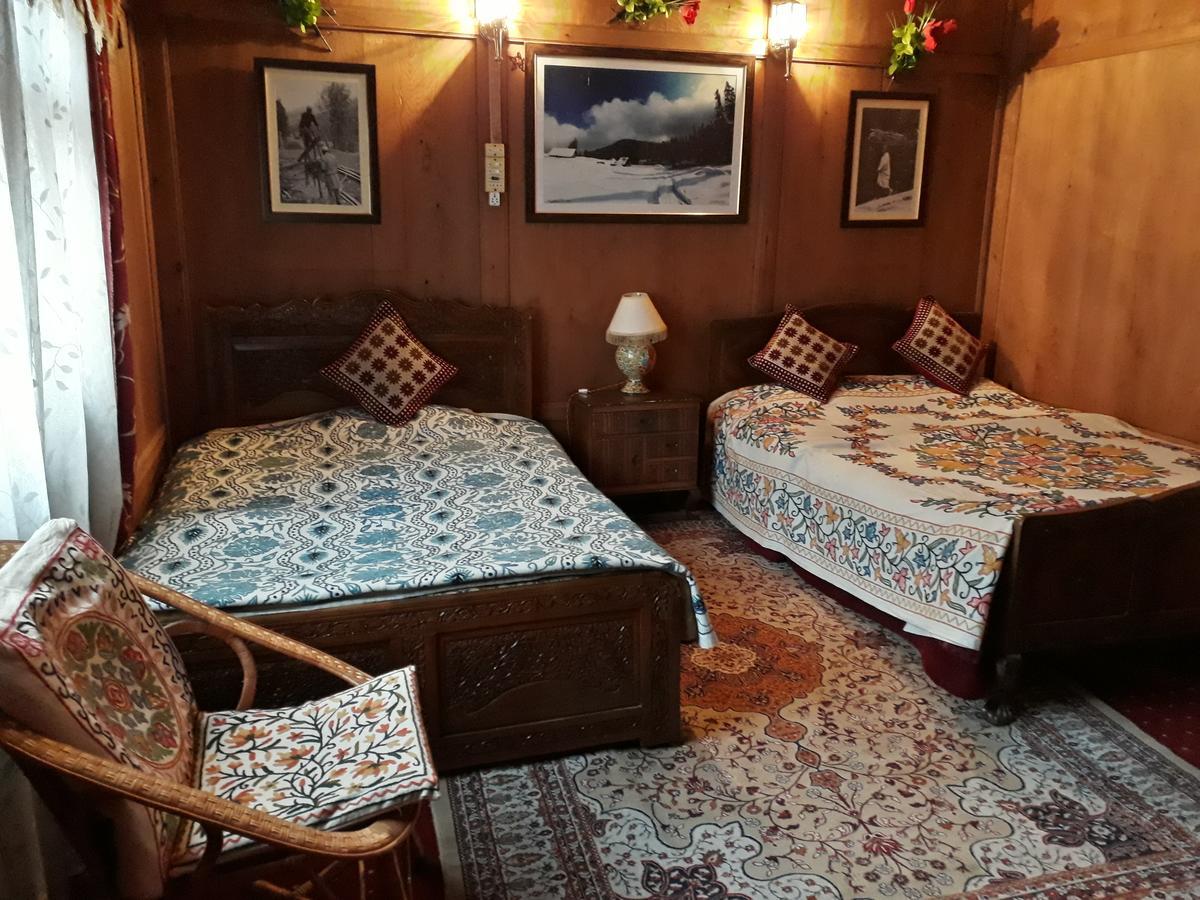 Heritage Geneva House Boat Botel Srinagar (Jammu and Kashmir)