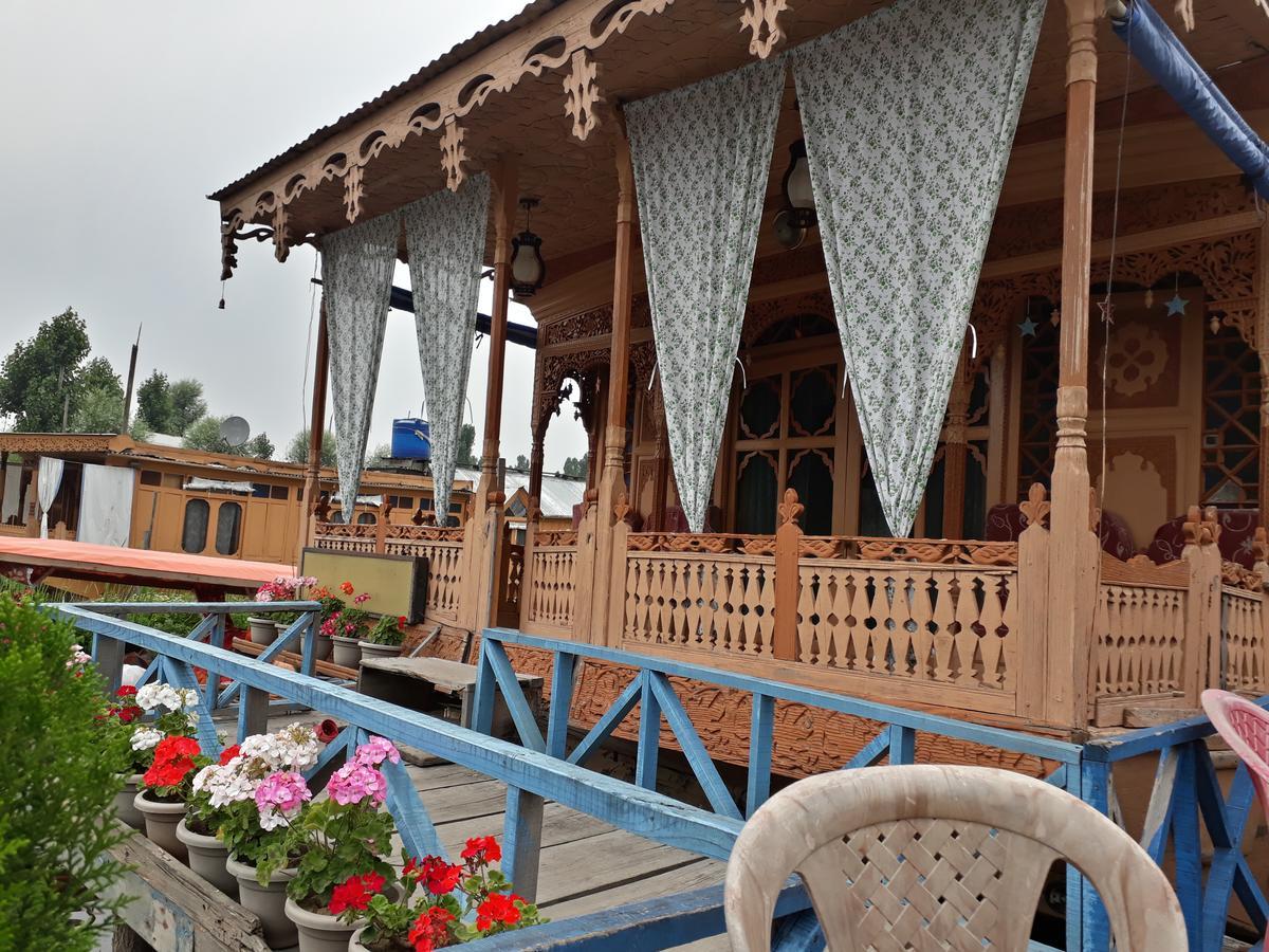 Heritage Geneva House Boat Botel