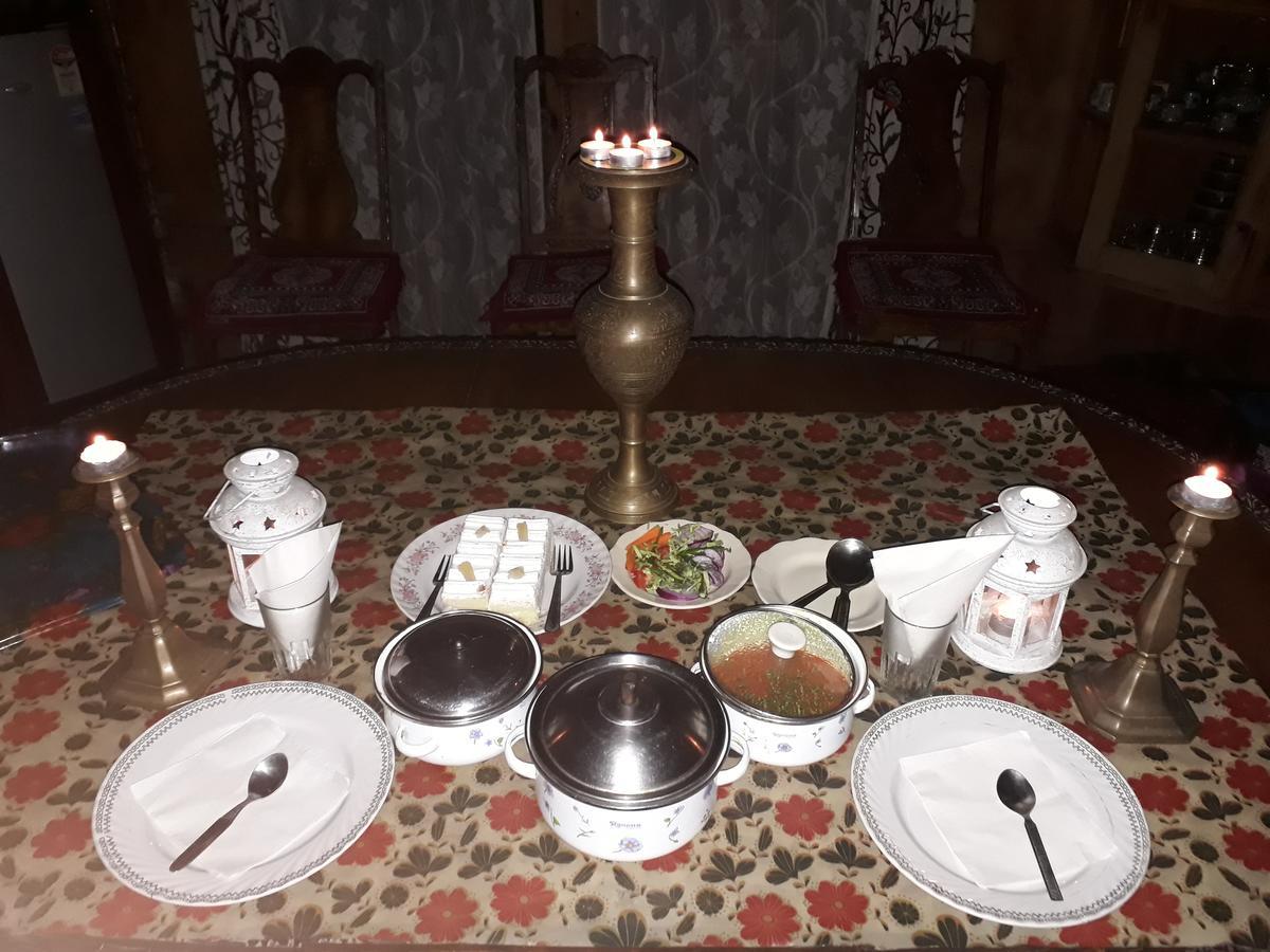 Heritage Geneva House Boat 3* Srinagar (Jammu and Kashmir)