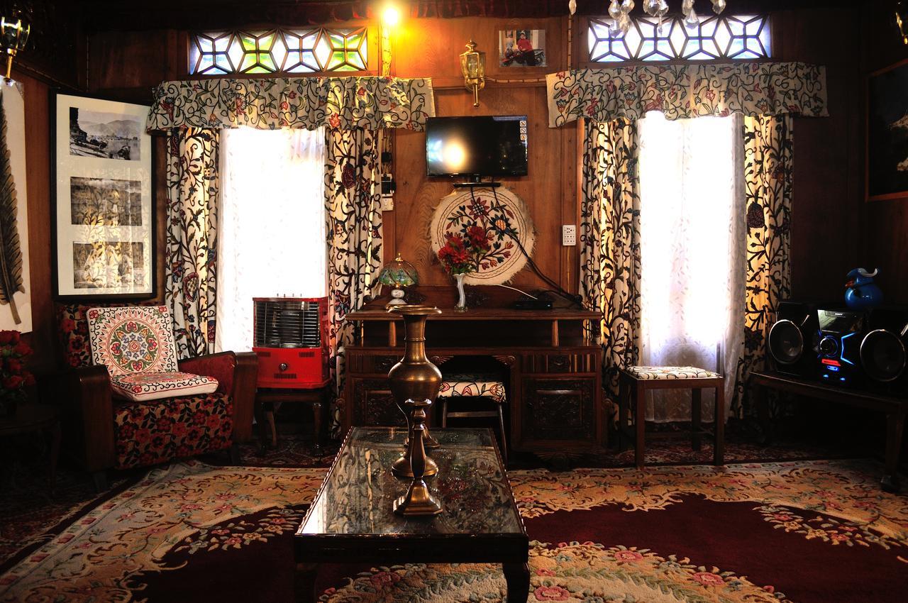 Heritage Geneva House Boat Srinagar (Jammu and Kashmir)