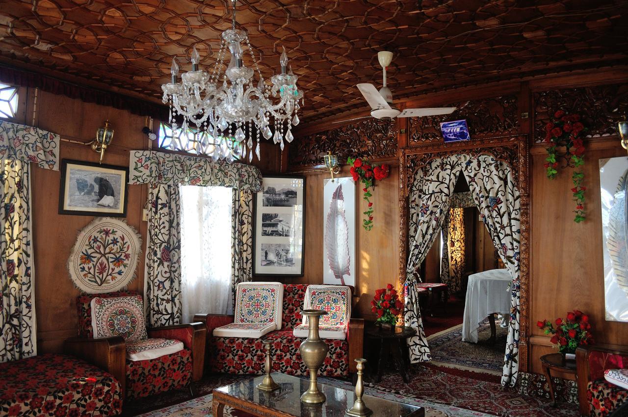Heritage Geneva House Boat Botel 3*