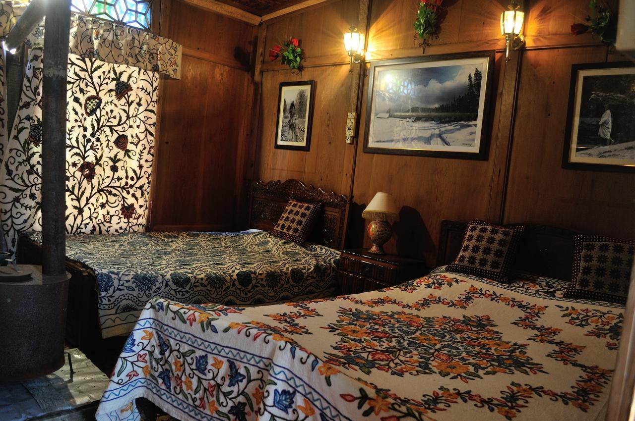 Botel Heritage Geneva House Boat Srinagar (Jammu and Kashmir)