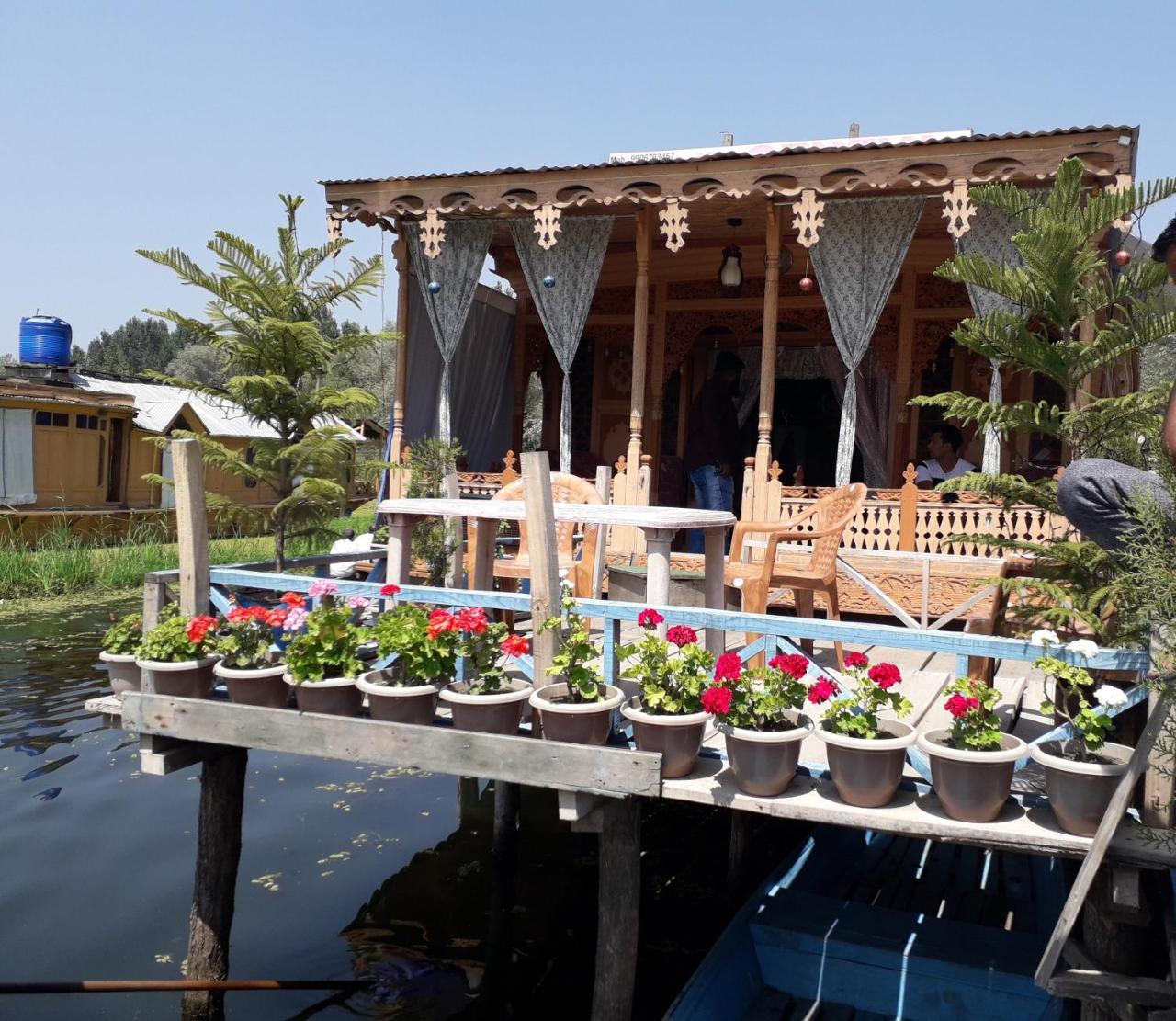 Heritage Geneva House Boat 3*