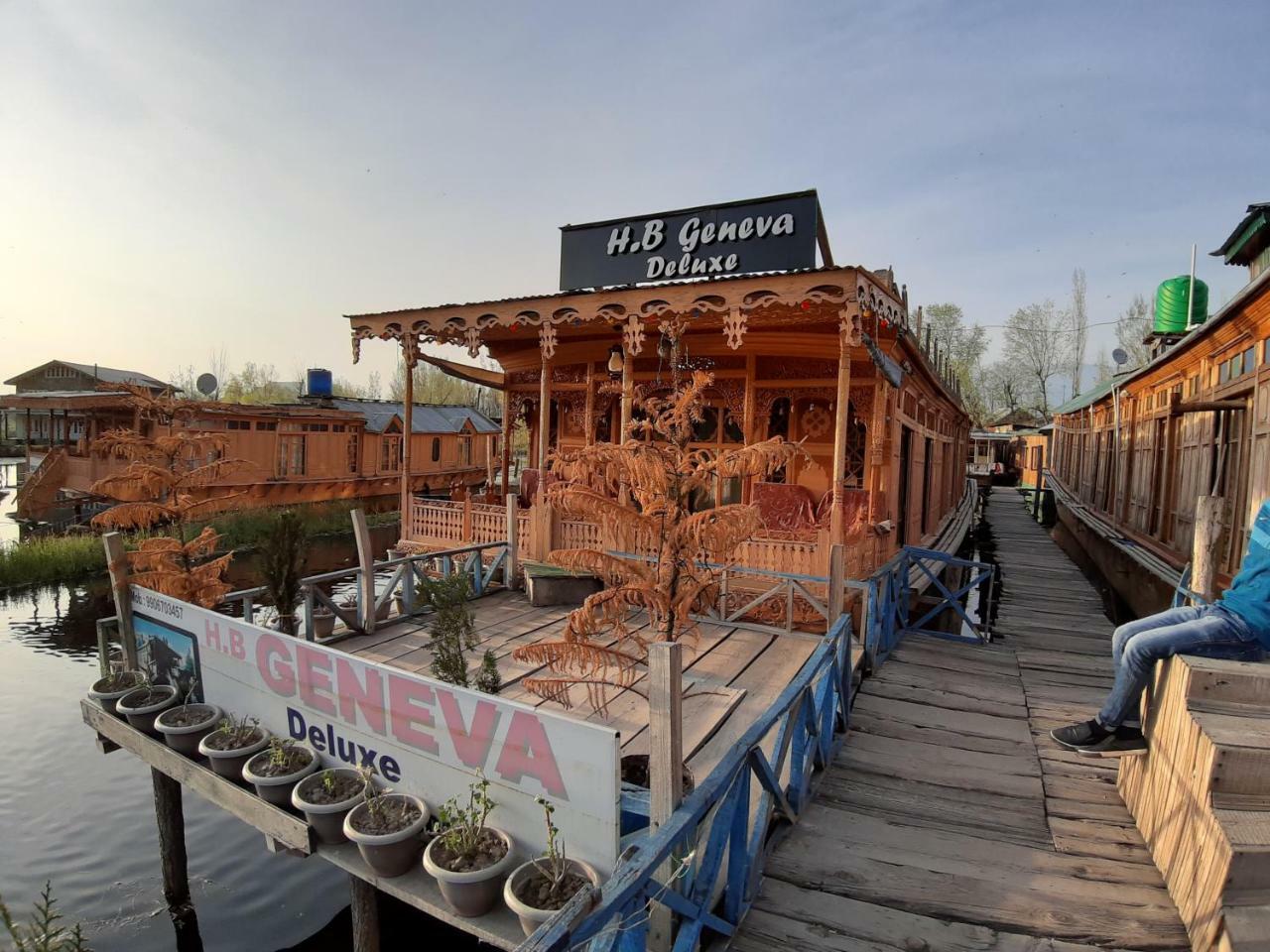 Heritage Geneva House Boat Botel 3*