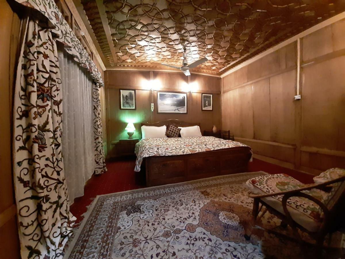 Botel Heritage Geneva House Boat Srinagar (Jammu and Kashmir)
