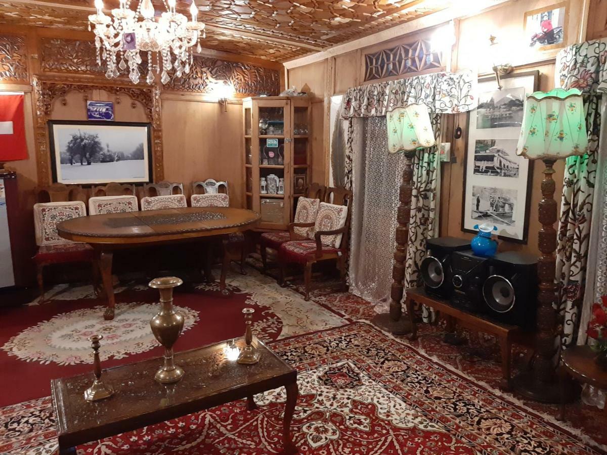 Botel Heritage Geneva House Boat
