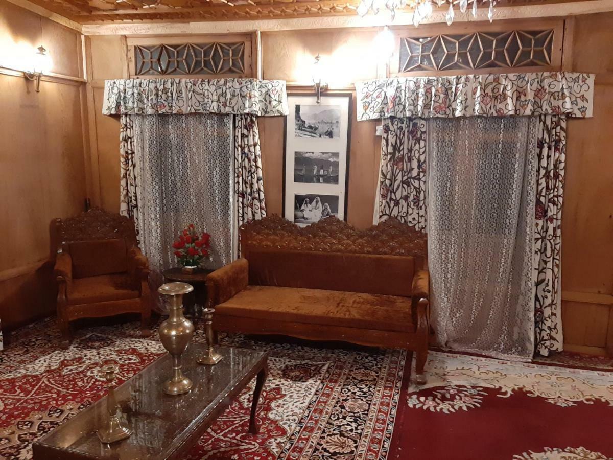 Heritage Geneva House Boat Srinagar (Jammu and Kashmir)